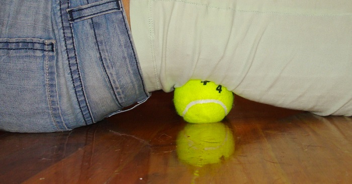 tennis-ball-trick-can-relieve-back-neck-knee-pain-seconds