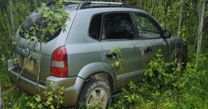 När tonåringarna fann den övergivna bilen och tog en titt på sätet förstod de snabbt att något var fel!