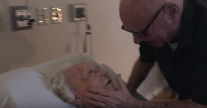 De hade varit gifta i 73 år! När hans fru var döende gjorde hennes make det mest rörande vi har sett! De hade varit gifta i 73 år! När hans fru var döende gjorde hennes make det mest rörande vi har sett!