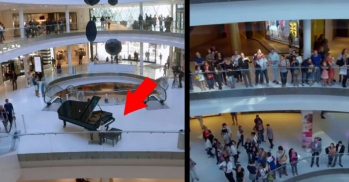 Pojken sätter sig ner vid pianot i köpcentret. Men vad som händer då chockar ALLA! Pojken sätter sig ner vid pianot i köpcentret. Men vad som händer då chockar ALLA!