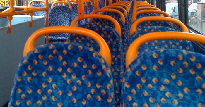 Har du undrat varför sätena på bussar är täckta i mönster? Här är den skrämmande sanningen! Har du undrat varför sätena på bussar är täckta i mönster? Här är den skrämmande sanningen!