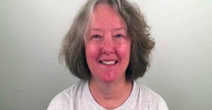 Kvinnan på 60-år var trött på sitt ”slitna” yttre – Nu ser hon 30 år yngre ut efter frisörens förvandling! Kvinnan på 60-år var trött på sitt ”slitna” yttre – Nu ser hon 30 år yngre ut efter frisörens förvandling!